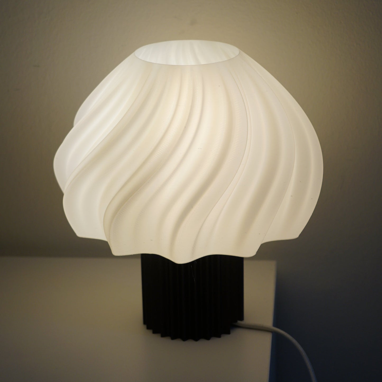 Metric Swirl Bordslampa